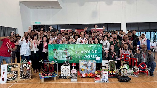 Hero-pic_group-photo-with-the-participants_web
