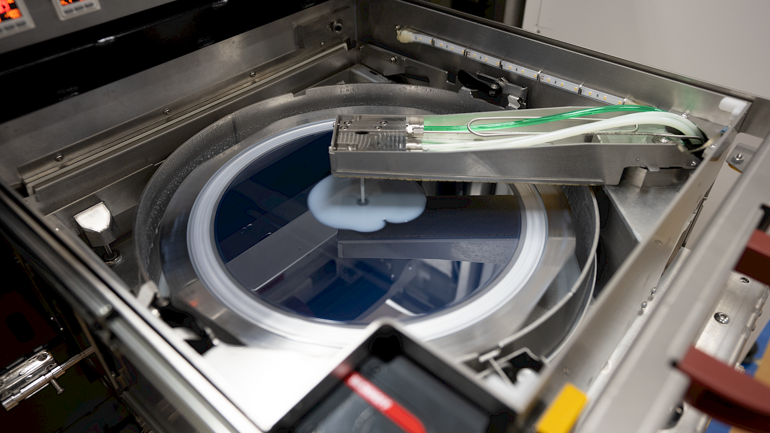 The integrated Coating and Cleaning Station of the ALSI LASER1206 enables precise application of protective coatings and reliable removal of particles and residues &ndash; ensuring optimal wafer quality and maximum yield.